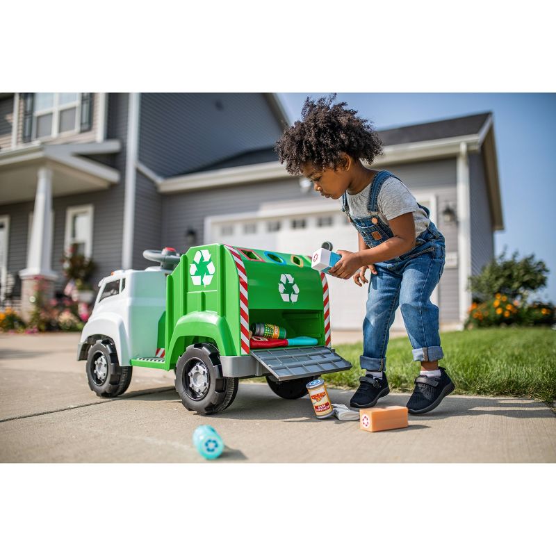 Kid Trax 6V Real Rigs Recycling Truck Interactive Powered Ride-On – Green/White