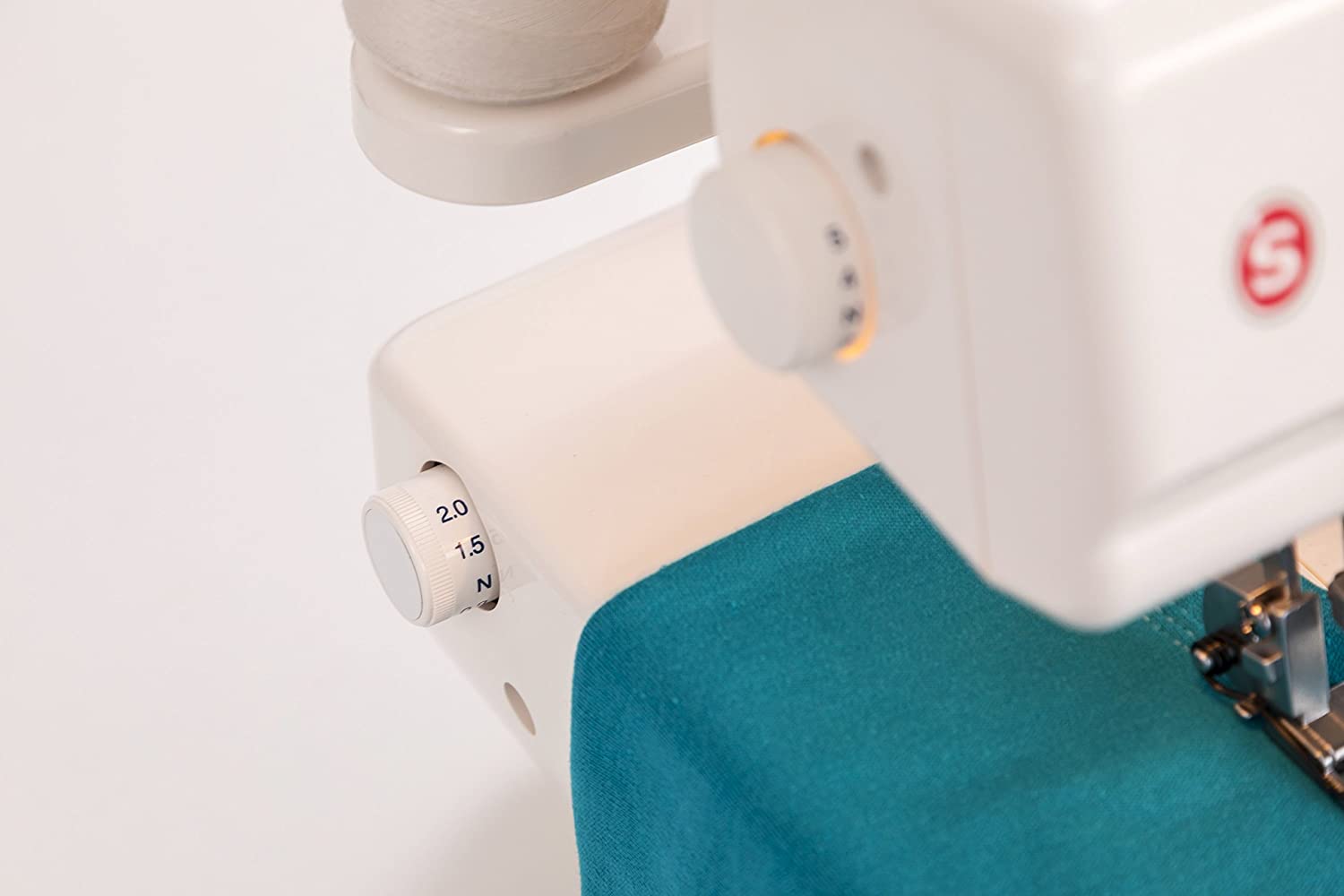 SINGER | Professional 14T968DC Serger Overlock with 2-3-4-5 Stitch Capability, 1300 Stitches per minute, & Self Adjusting – Sewing Made Easy,White