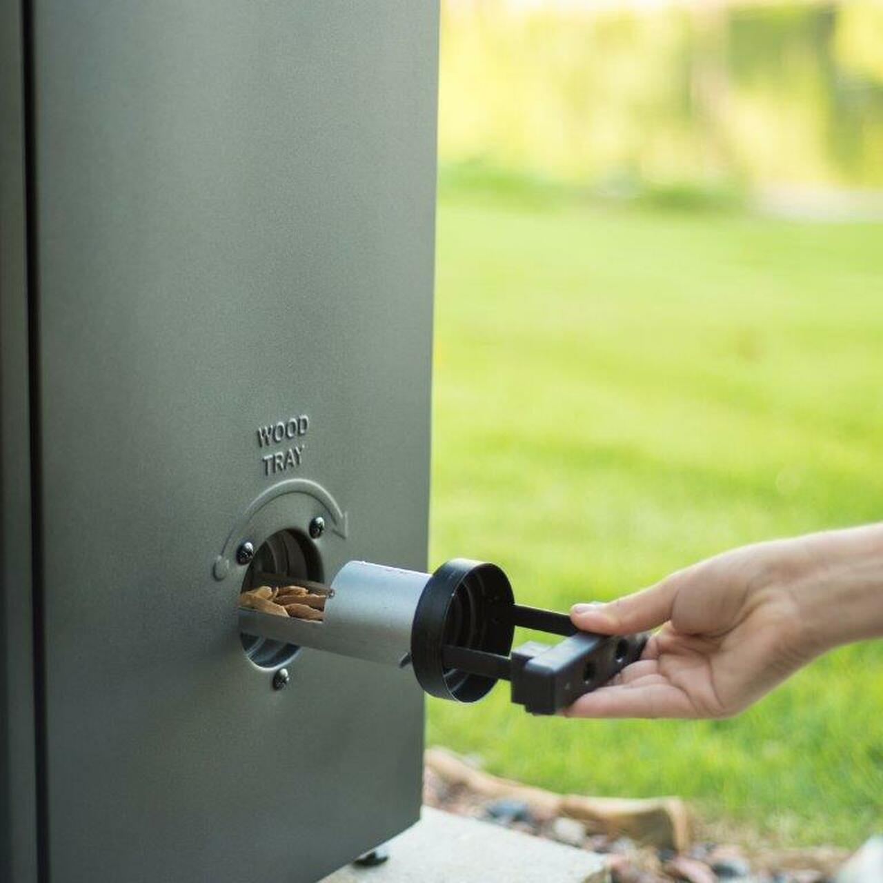 Masterbuilt 30-inch Digital Electric Smoker in Black