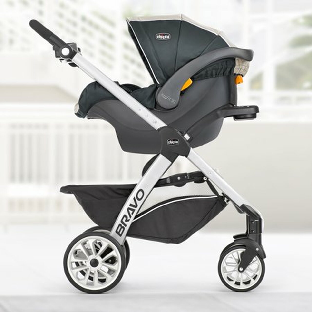 Chicco KeyFit 30 Infant Car Seat with Base, Usage 4-30 Pounds, Iron