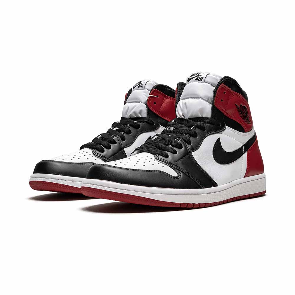 Jordan Air Jordan 1 Retro High OG  ‘ Black Toe ‘ 555088-125