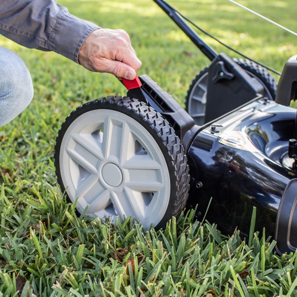 Black Max 21-Inch 125cc Gas Push Mower with Briggs & Stratton Engine
